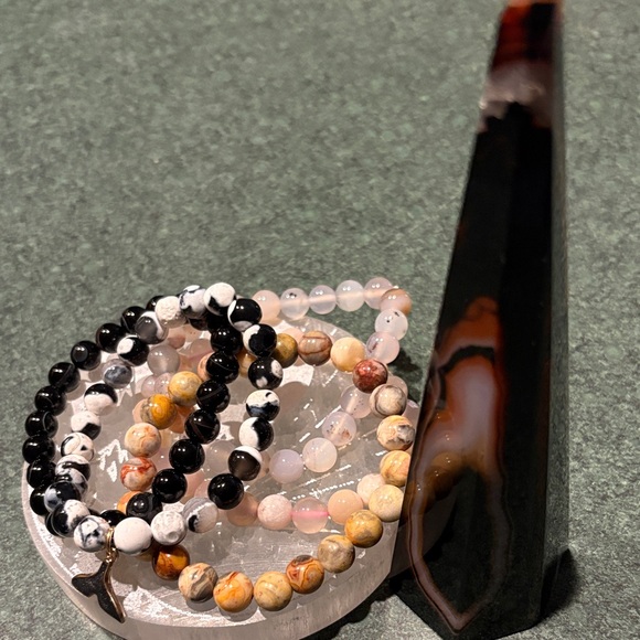 Jewelry - Agate bracelets & obelisk bundle